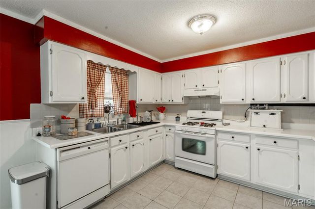 54 County Road 560, Poplar Bluff, MO 63901