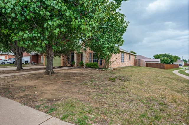 100 Bullava Court, Crowley, TX 76036