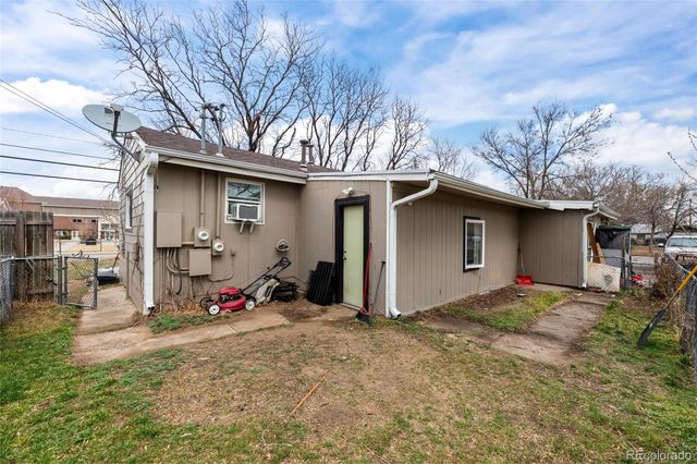 5997 Magnolia Street, Commerce City, CO 80022