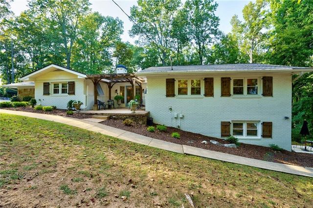 5853 Ridgetop Drive, Gainesville, GA 30504