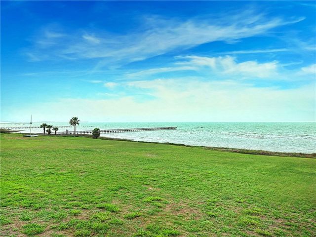 120 Shore Dr, Portland, TX 78374