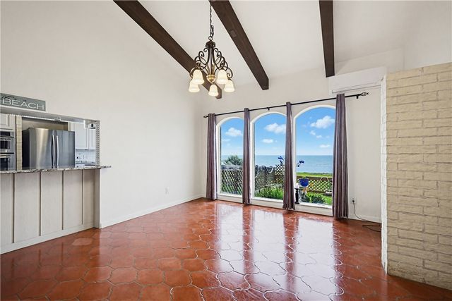120 Shore Dr, Portland, TX 78374