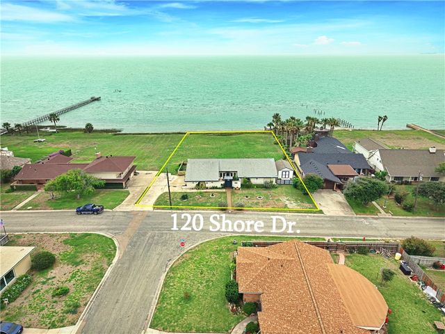 120 Shore Dr, Portland, TX 78374