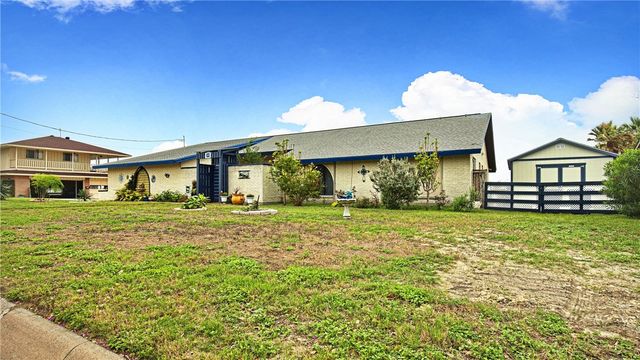 120 Shore Dr, Portland, TX 78374