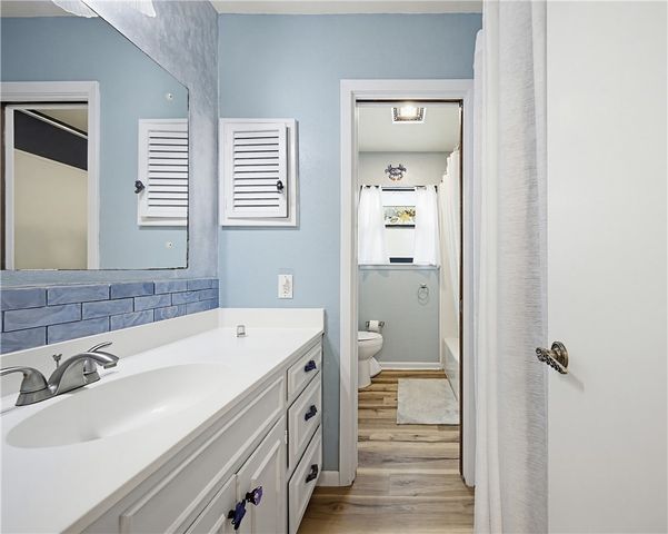 120 Shore Dr, Portland, TX 78374
