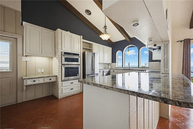120 Shore Dr, Portland, TX 78374