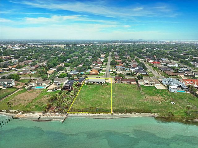 120 Shore Dr, Portland, TX 78374
