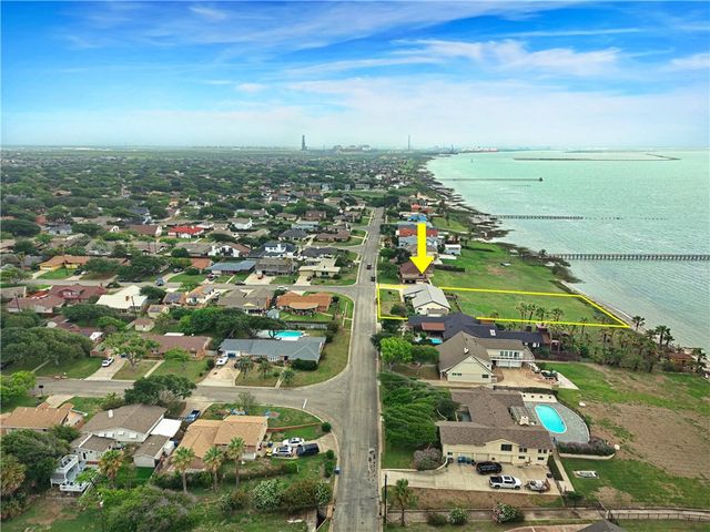 120 Shore Dr, Portland, TX 78374
