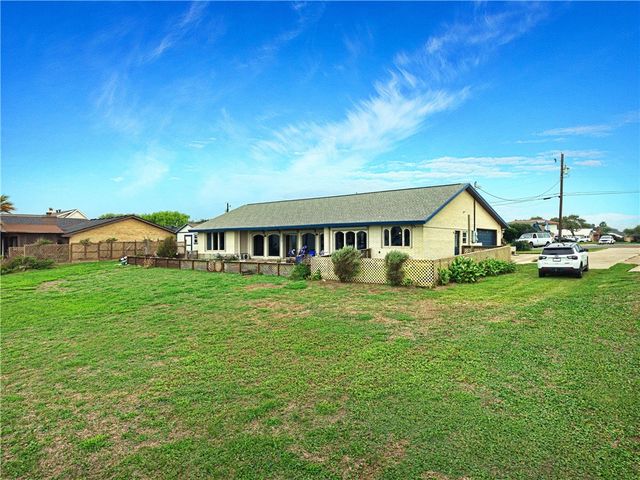 120 Shore Dr, Portland, TX 78374