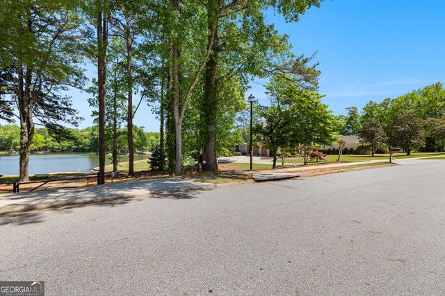 65 South Shore Drive, Newnan, GA 30263