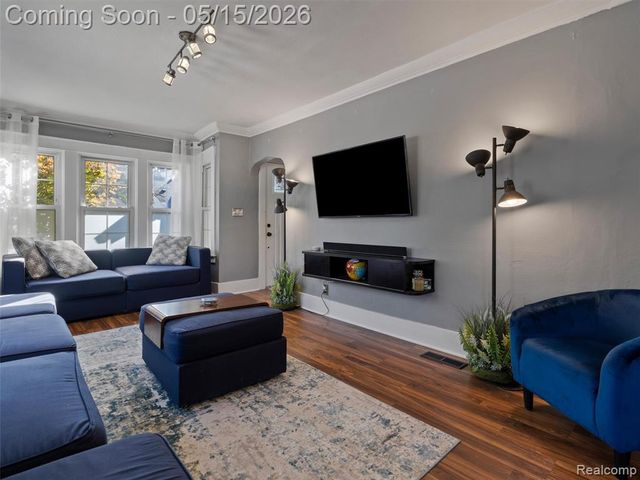 504 S Kenwood Avenue, Royal Oak, MI 48067