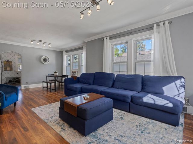 504 S Kenwood Avenue, Royal Oak, MI 48067