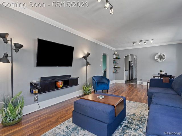 504 S Kenwood Avenue, Royal Oak, MI 48067
