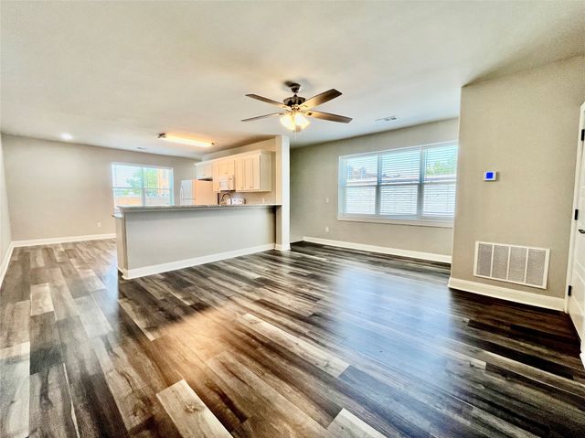 311 S Locust Street 205, Denton, TX 76201
