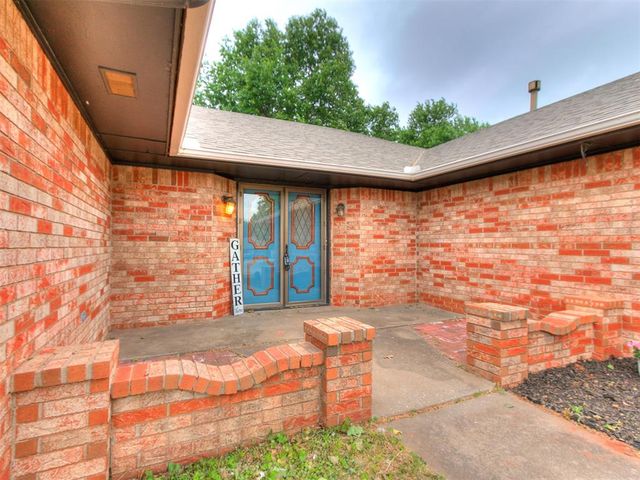 738 Woodlawn Drive, Yukon, OK 73099