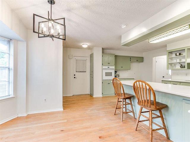738 Woodlawn Drive, Yukon, OK 73099