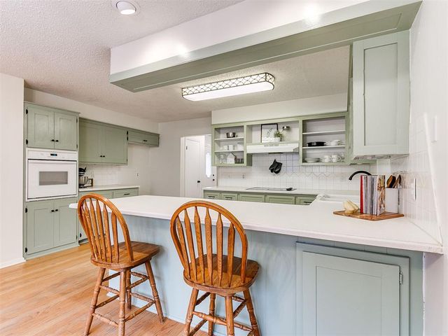 738 Woodlawn Drive, Yukon, OK 73099