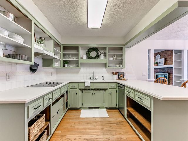 738 Woodlawn Drive, Yukon, OK 73099