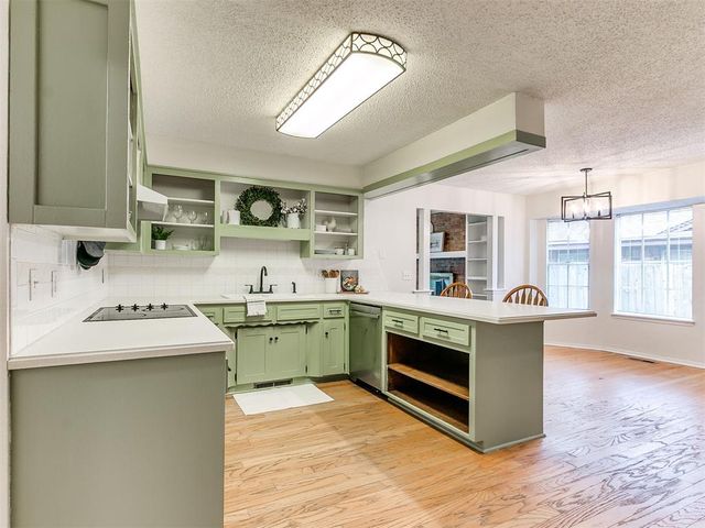738 Woodlawn Drive, Yukon, OK 73099