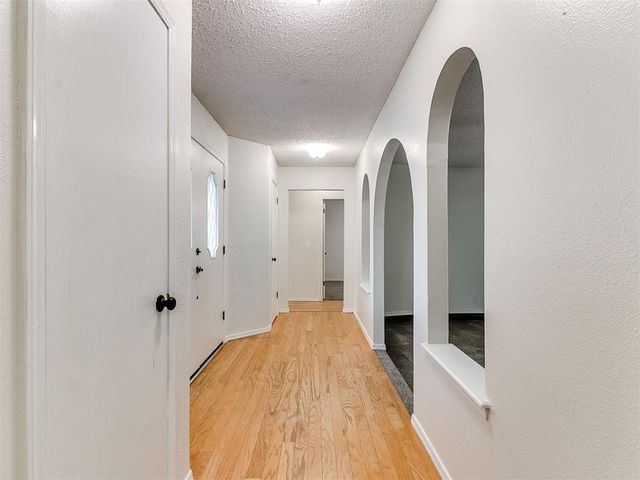 738 Woodlawn Drive, Yukon, OK 73099