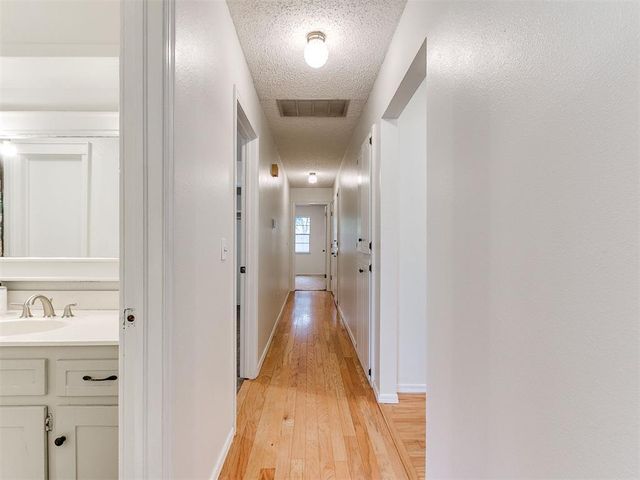 738 Woodlawn Drive, Yukon, OK 73099
