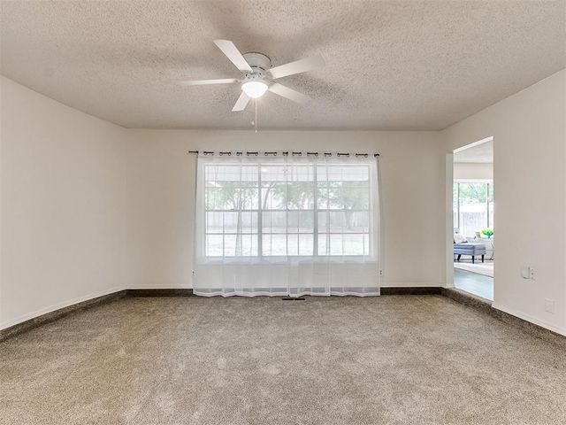 738 Woodlawn Drive, Yukon, OK 73099