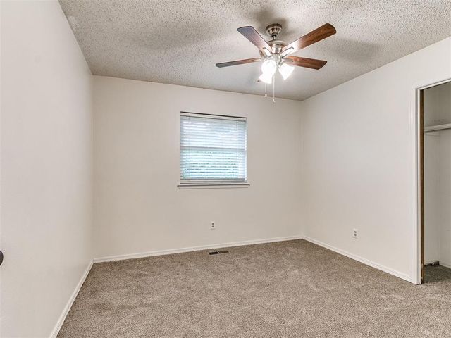 738 Woodlawn Drive, Yukon, OK 73099