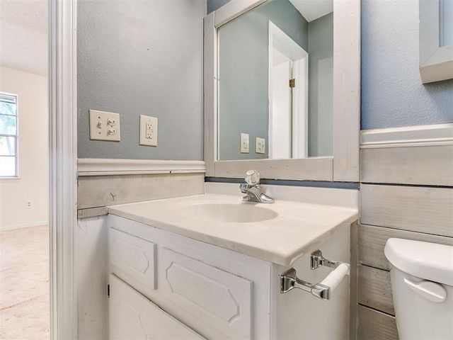 738 Woodlawn Drive, Yukon, OK 73099