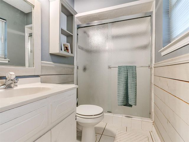 738 Woodlawn Drive, Yukon, OK 73099