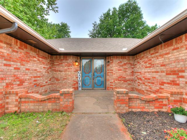 738 Woodlawn Drive, Yukon, OK 73099