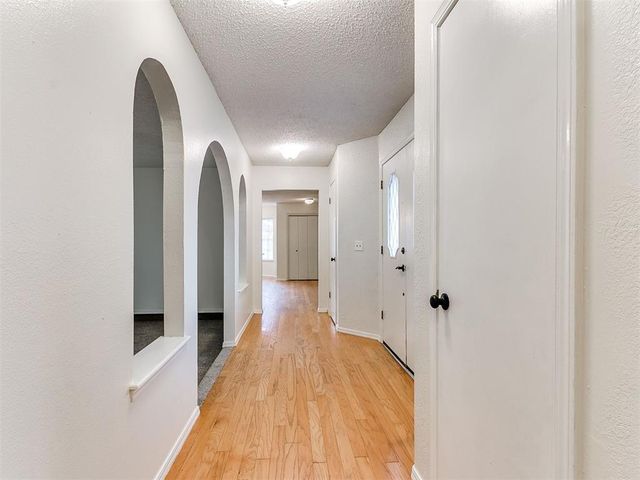 738 Woodlawn Drive, Yukon, OK 73099