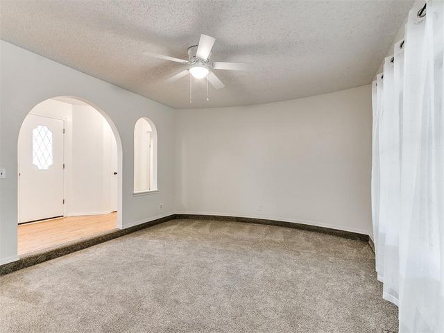 738 Woodlawn Drive, Yukon, OK 73099