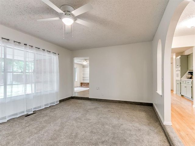 738 Woodlawn Drive, Yukon, OK 73099
