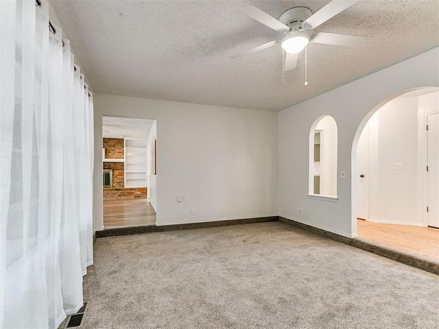 738 Woodlawn Drive, Yukon, OK 73099