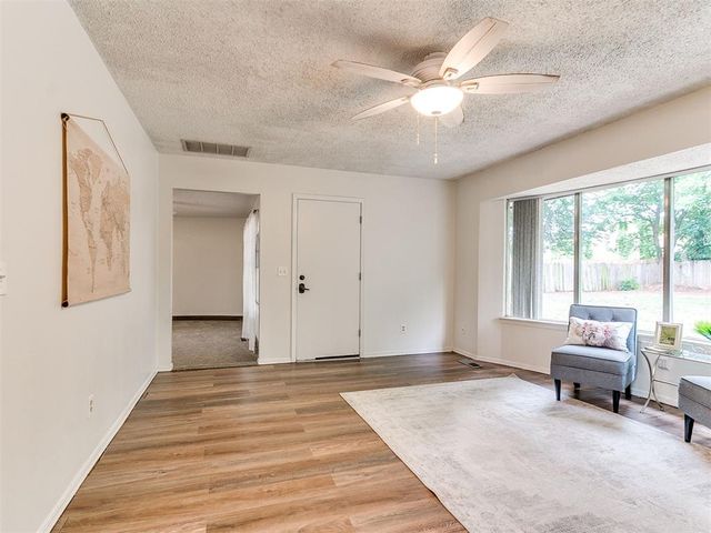 738 Woodlawn Drive, Yukon, OK 73099