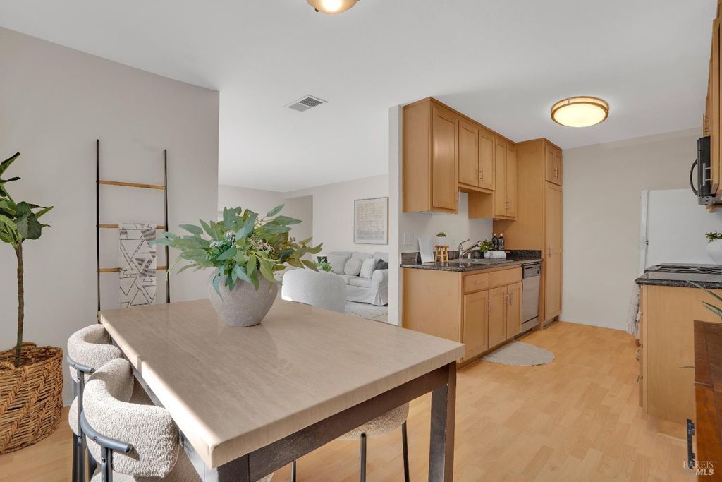900 Cambridge Dr #184, Benicia, CA 94510