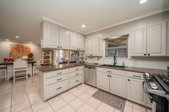 207 E Hillcrest, White Oak, TX 75693