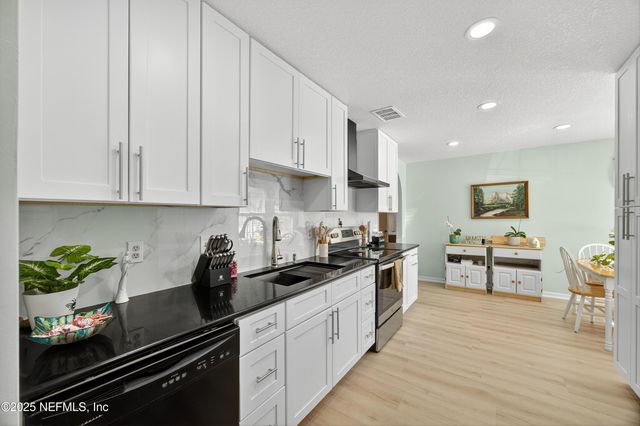 3211 CHANTILLY Court, Orange Park, FL 32073