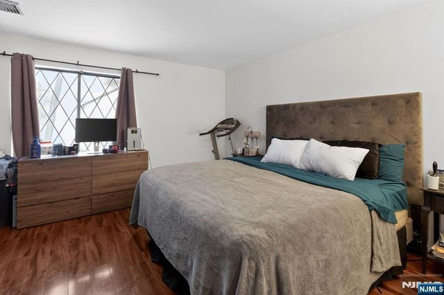 192 Burnett Avenue, Maplewood, NJ 07040