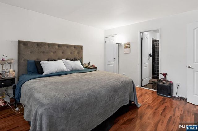 192 Burnett Avenue, Maplewood, NJ 07040