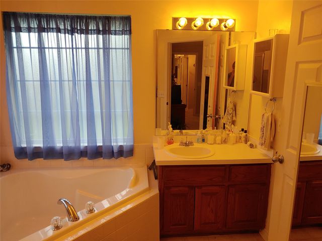 1360 NE 26th Street, Paris, TX 75460