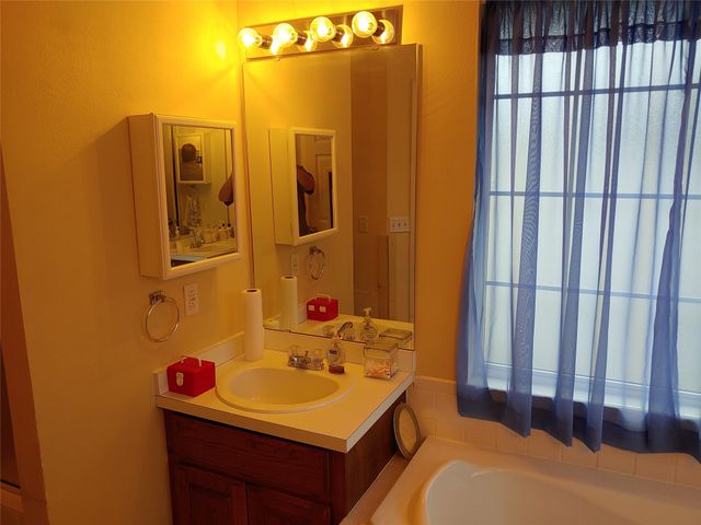 1360 NE 26th Street, Paris, TX 75460