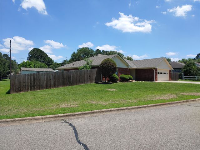 1360 NE 26th Street, Paris, TX 75460
