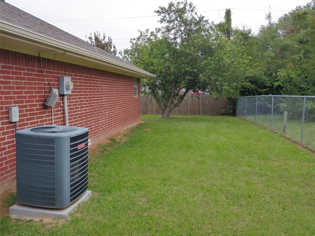 1360 NE 26th Street, Paris, TX 75460