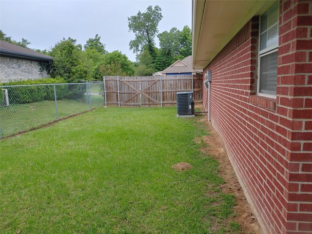 1360 NE 26th Street, Paris, TX 75460