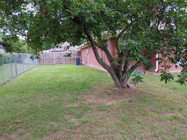 1360 NE 26th Street, Paris, TX 75460