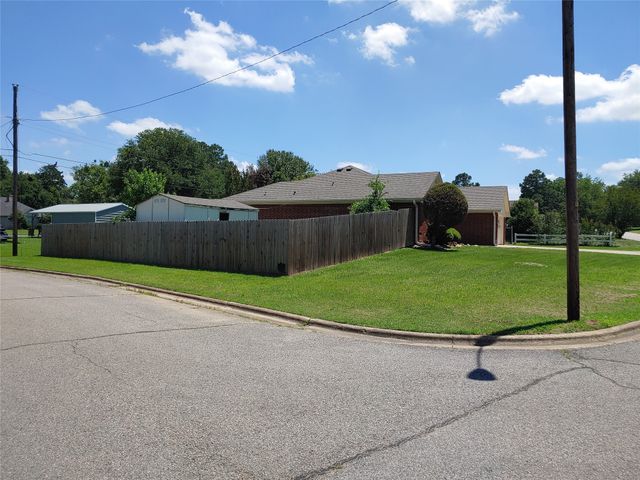 1360 NE 26th Street, Paris, TX 75460