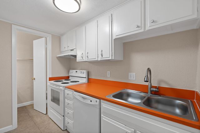 7047 Bissonnet Street 68, Houston, TX 77074