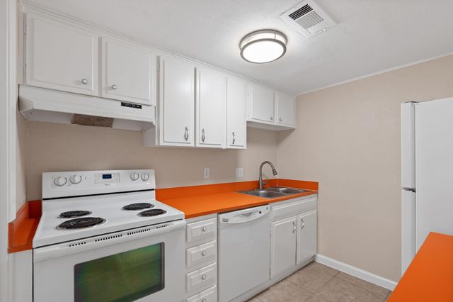 7047 Bissonnet Street 68, Houston, TX 77074