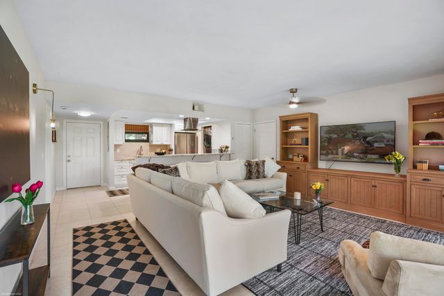 13334 Polo Club Road 228, Wellington, FL 33414